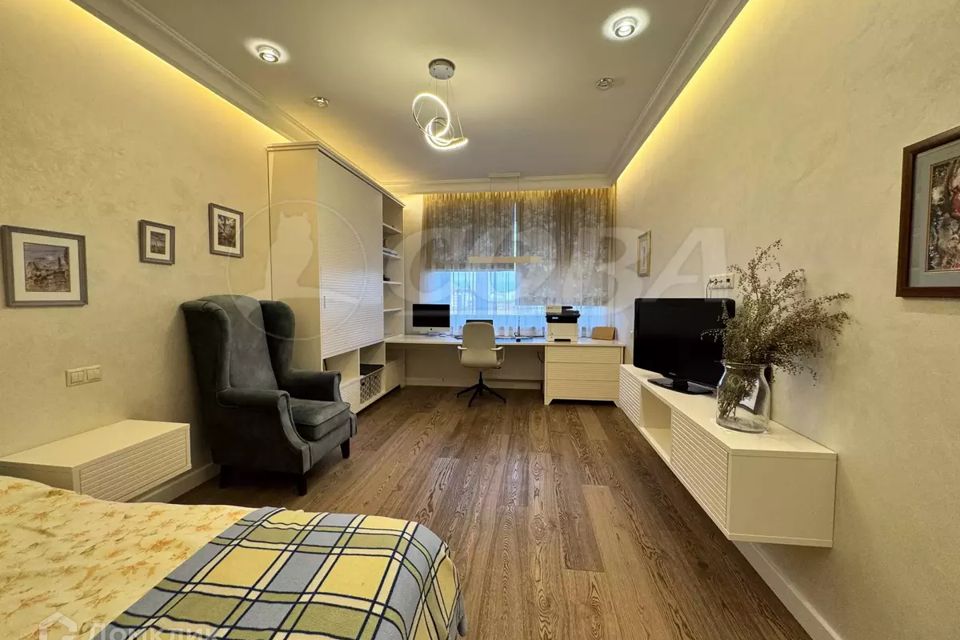Продаётся 4-комнатная квартира, 176 м²