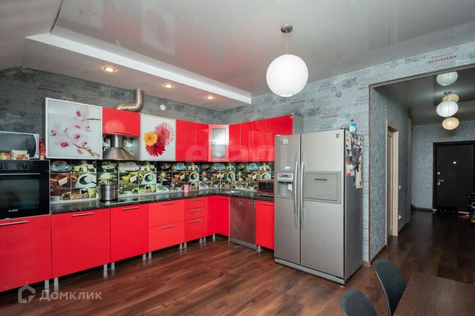 Продаётся 4-комнатная квартира, 175 м²