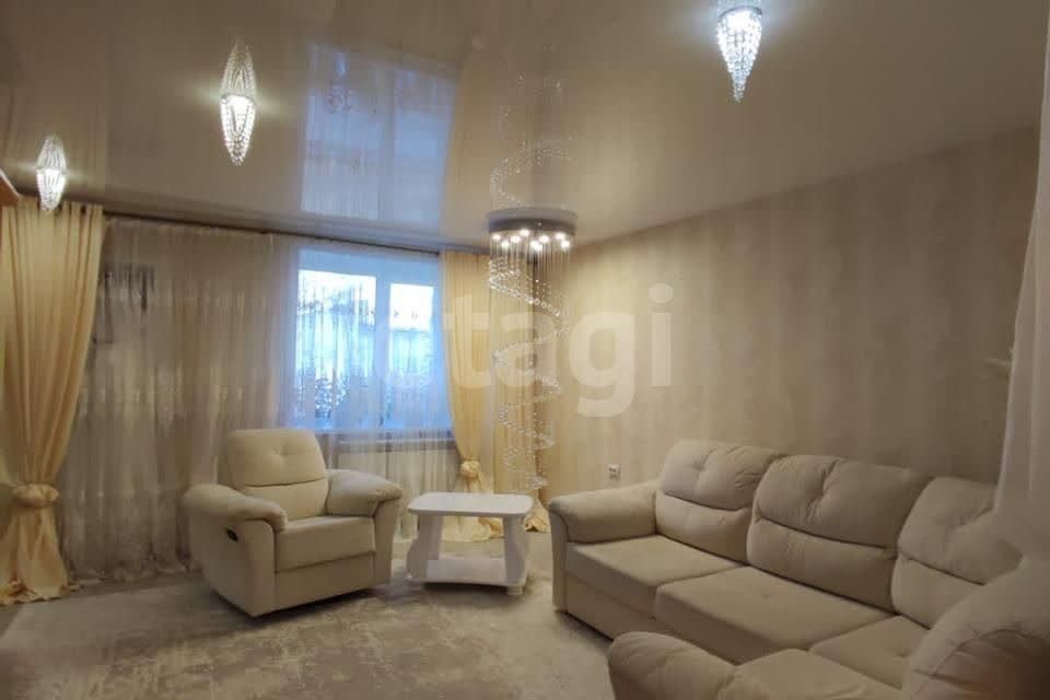 Продаётся 3-комнатная квартира, 102.7 м²