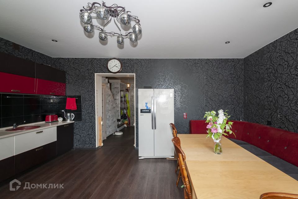 Продаётся 4-комнатная квартира, 174 м²