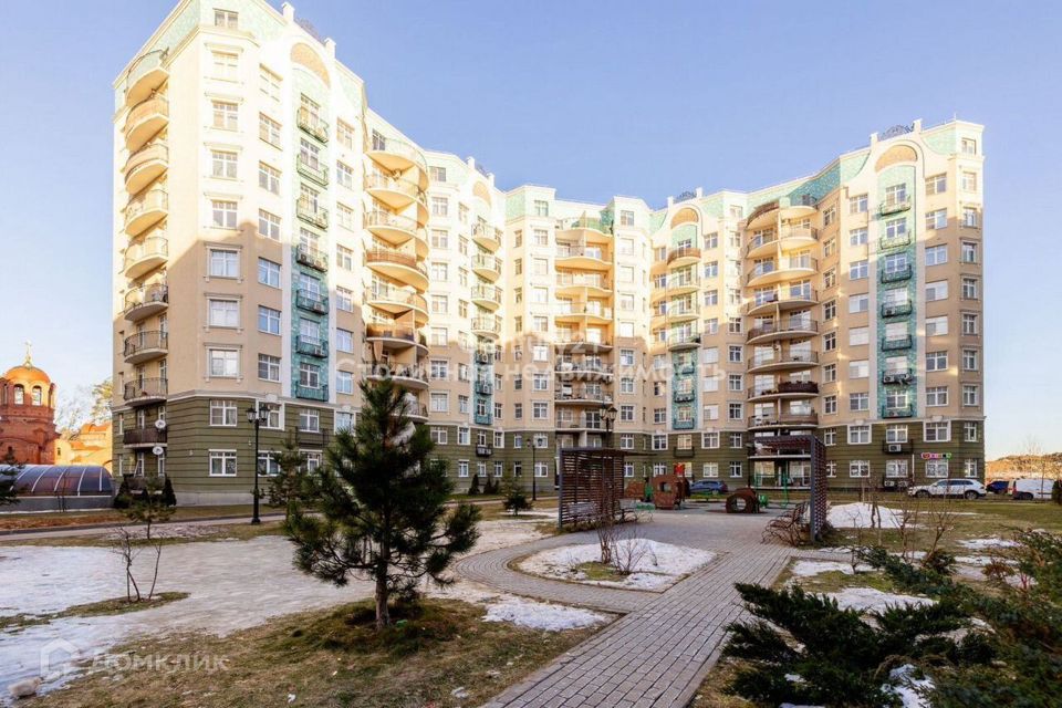 Продаётся 4-комнатная квартира, 125 м²