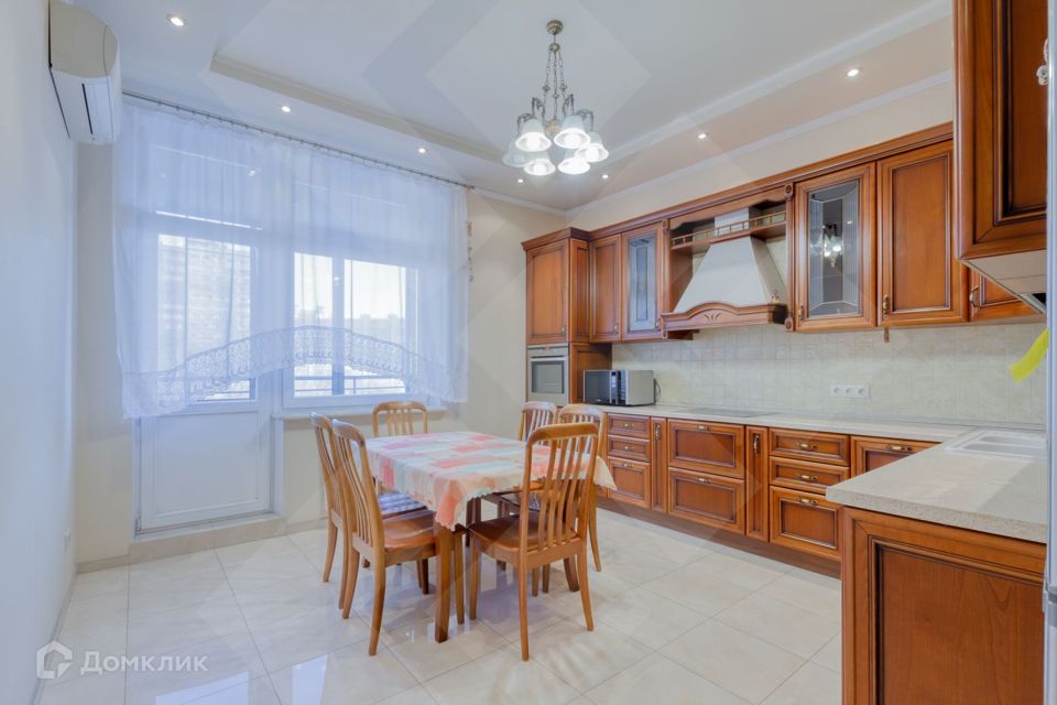 Сдаётся 2-комнатная квартира, 106 м²