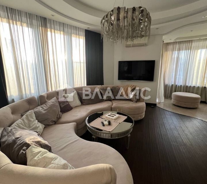 Продаётся 3-комнатная квартира, 103.4 м²