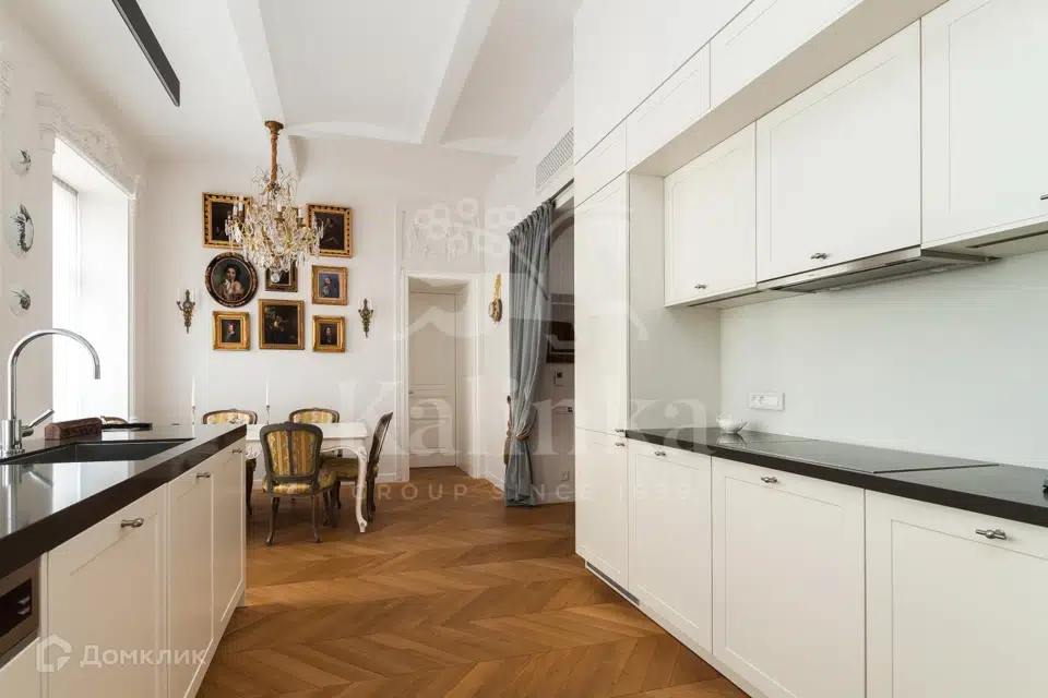 Продаётся 2-комнатная квартира, 105.8 м²