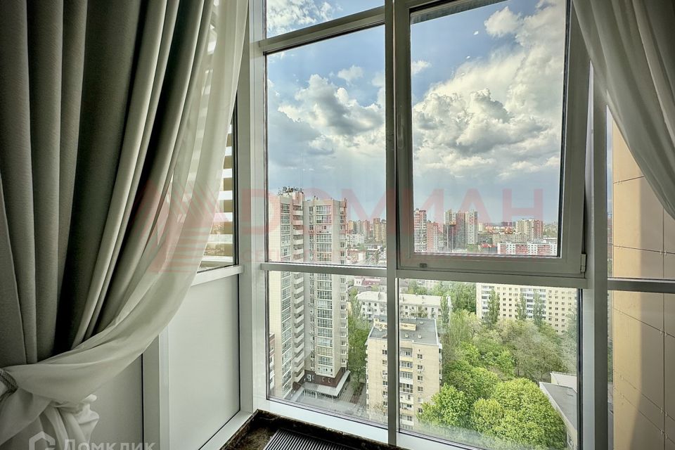 Продаётся 7-комнатная квартира, 324 м²