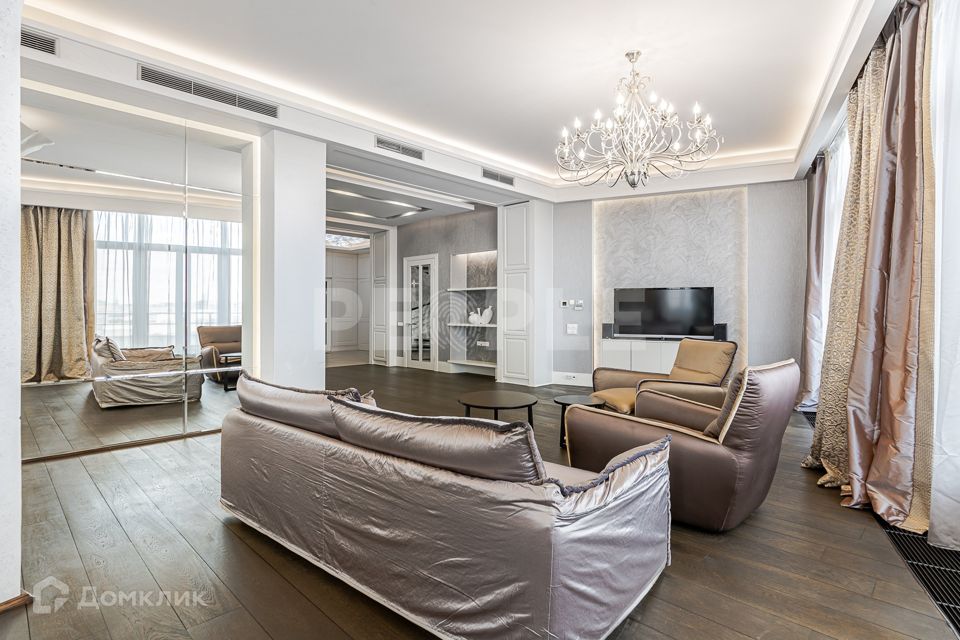 Продаётся 4-комнатная квартира, 273 м²