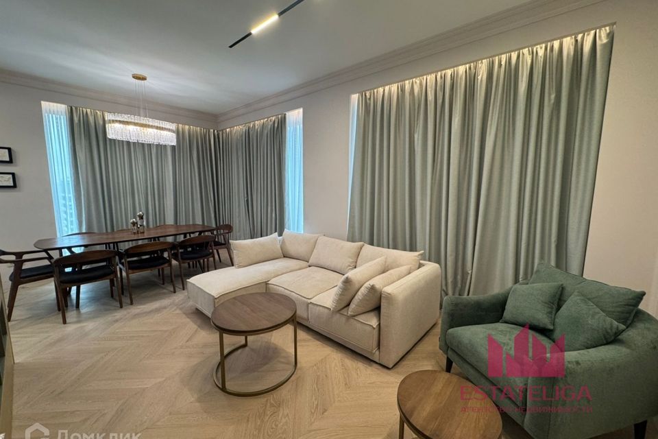 Сдаётся 4-комнатная квартира, 137.9 м²