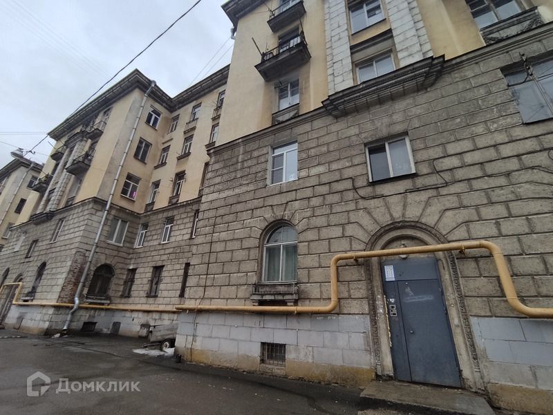 Продаётся комната в 9-комн. квартире, 10.8 м²
