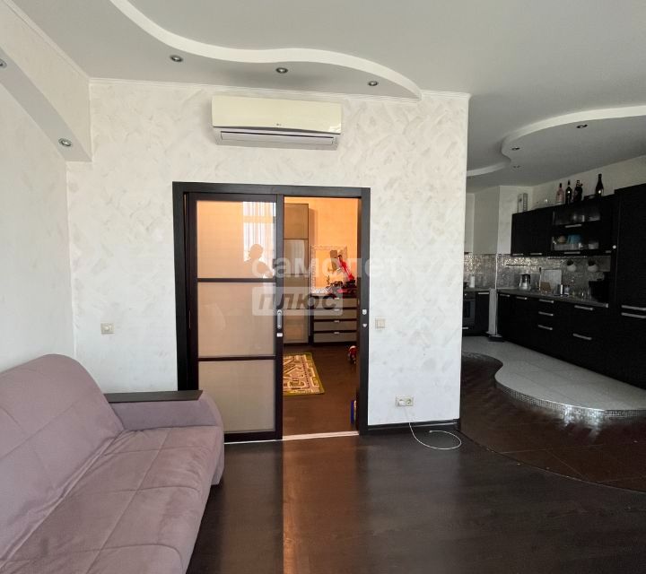 Продаётся 1-комнатная квартира, 54.6 м²