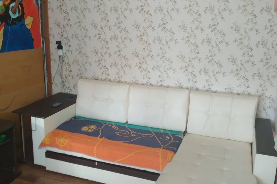 Сдаётся 2 комнаты в 8-комн. квартире, 200 м²