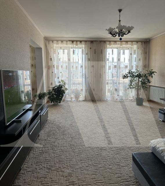 Продаётся 3-комнатная квартира, 97.6 м²