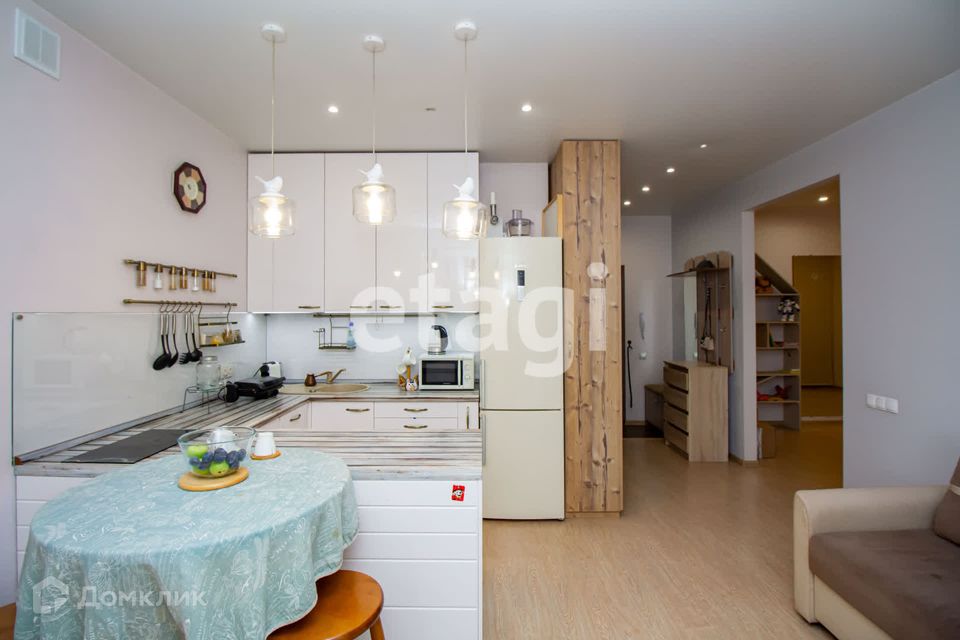 Продаётся 1-комнатная квартира, 51.7 м²