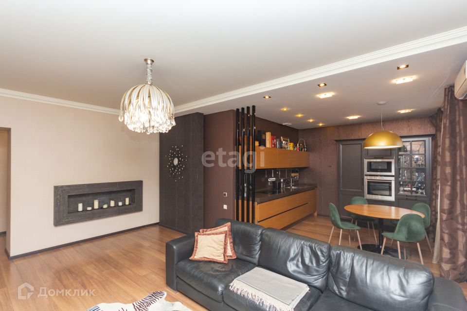Продаётся 3-комнатная квартира, 128 м²