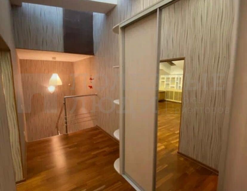 Продаётся 4-комнатная квартира, 123.8 м²