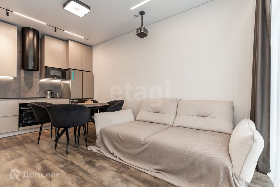 Продаётся 2-комнатная квартира, 65.8 м²