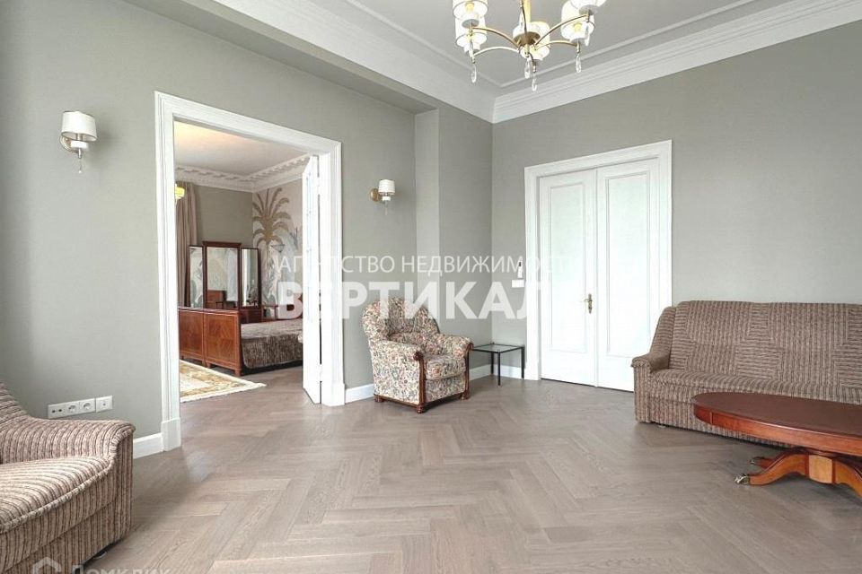 Сдаётся 4-комнатная квартира, 120 м²