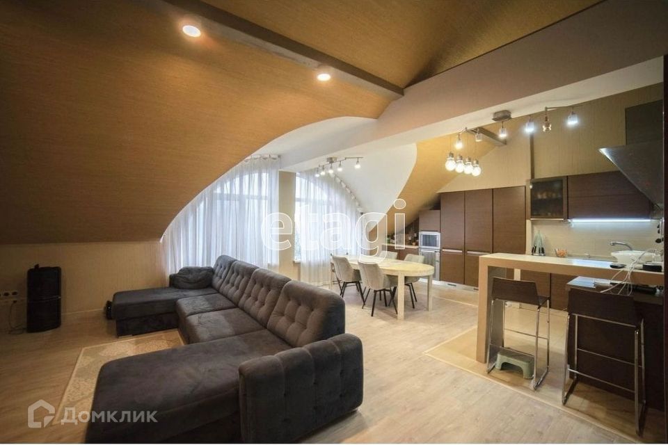 Продаётся 4-комнатная квартира, 123 м²