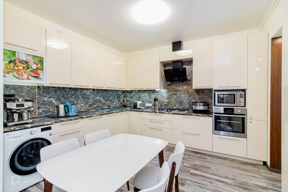 Продаётся 4-комнатная квартира, 120.1 м²