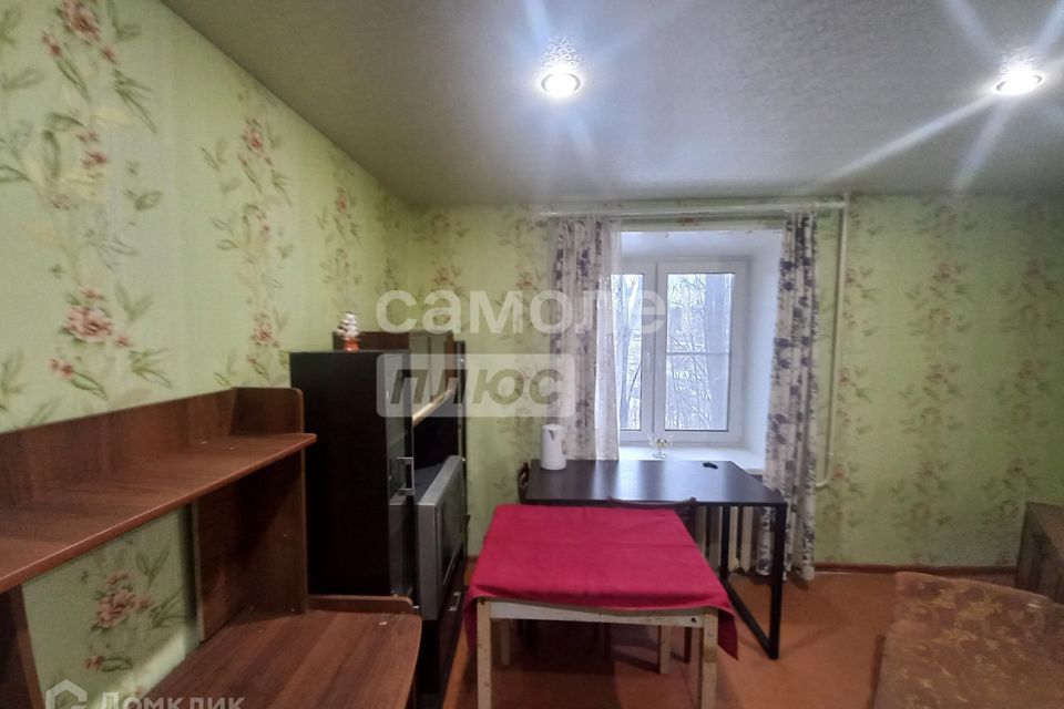 Продаётся комната в 8-комн. квартире, 12.3 м²