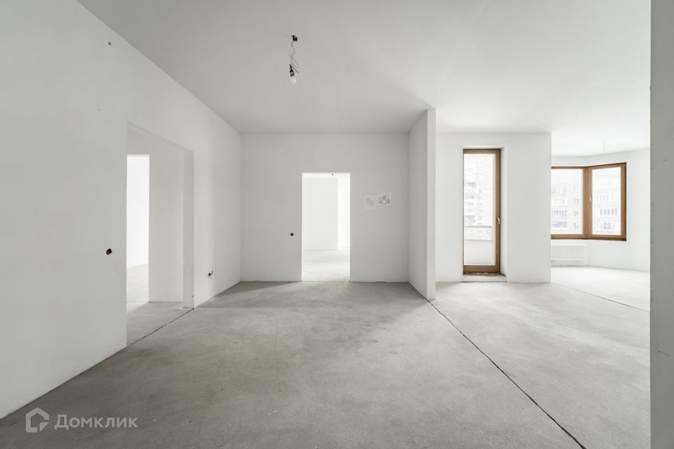 Продаётся 4-комнатная квартира, 162.8 м²