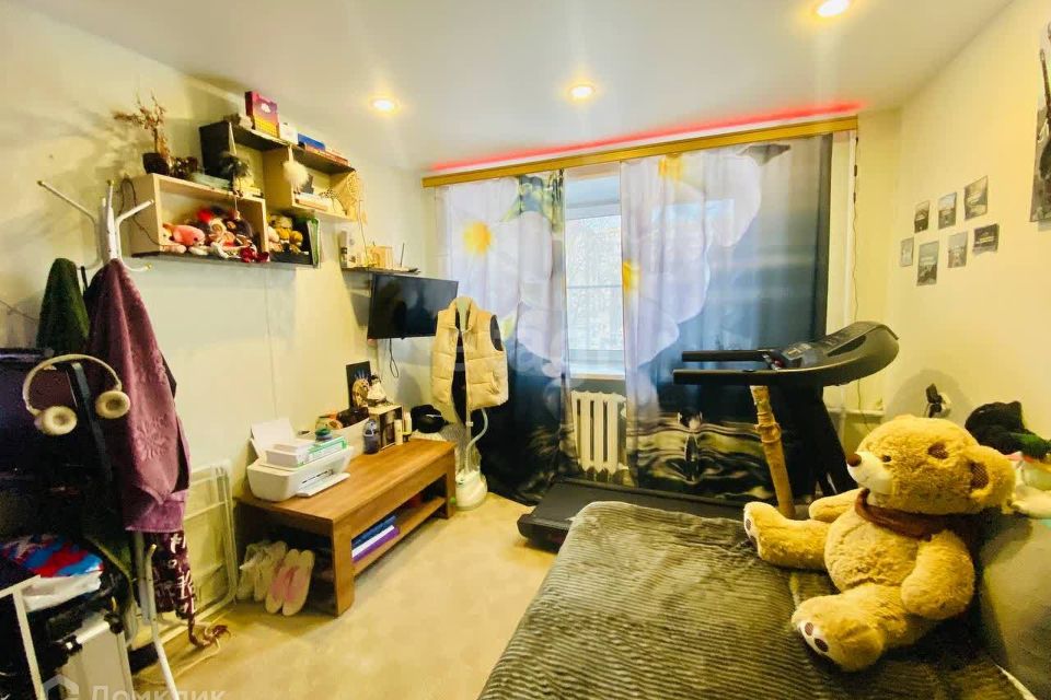 Продаётся комната в 4-комн. квартире, 100 м²