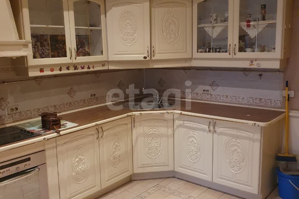Продаётся 3-комнатная квартира, 134 м²