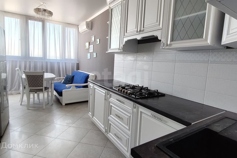 Продаётся 4-комнатная квартира, 123.3 м²