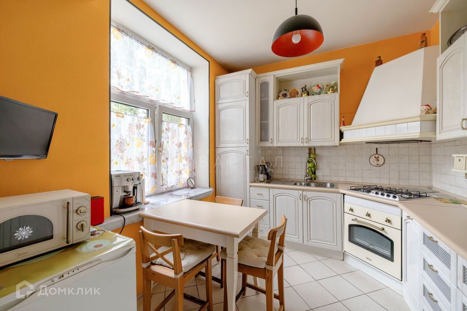 Продаётся 4-комнатная квартира, 104 м²