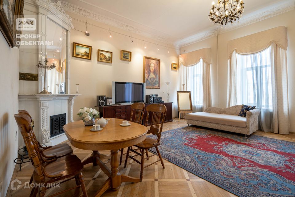 Продаётся 7-комнатная квартира, 215 м²