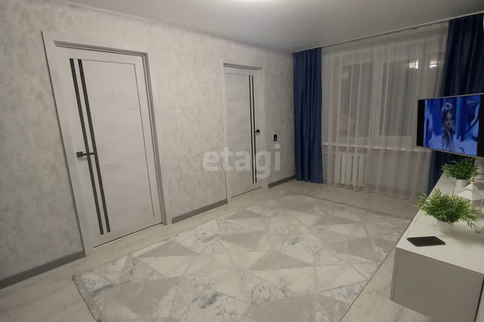 Продаётся 4-комнатная квартира, 60.8 м²