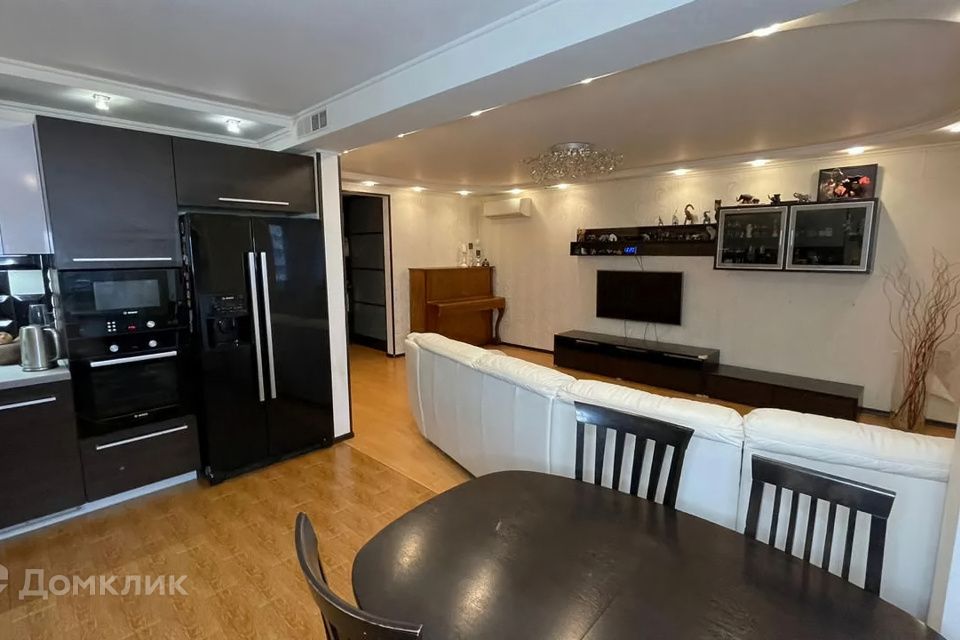 Продаётся 3-комнатная квартира, 102.2 м²