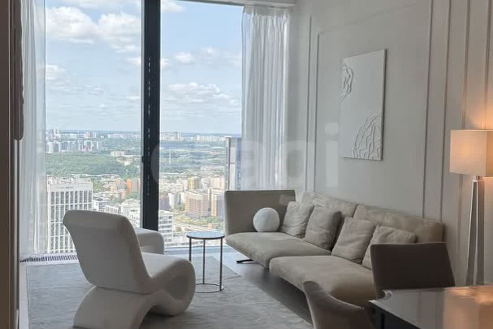 Сдаётся 2-комнатная квартира, 77 м²