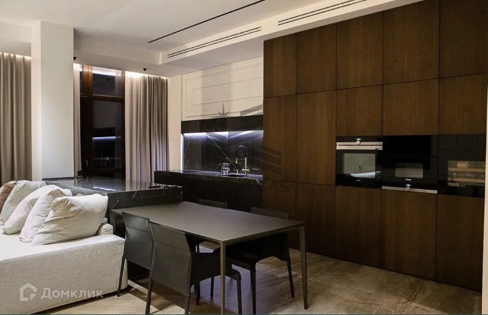 Сдаётся 3-комнатная квартира, 131 м²