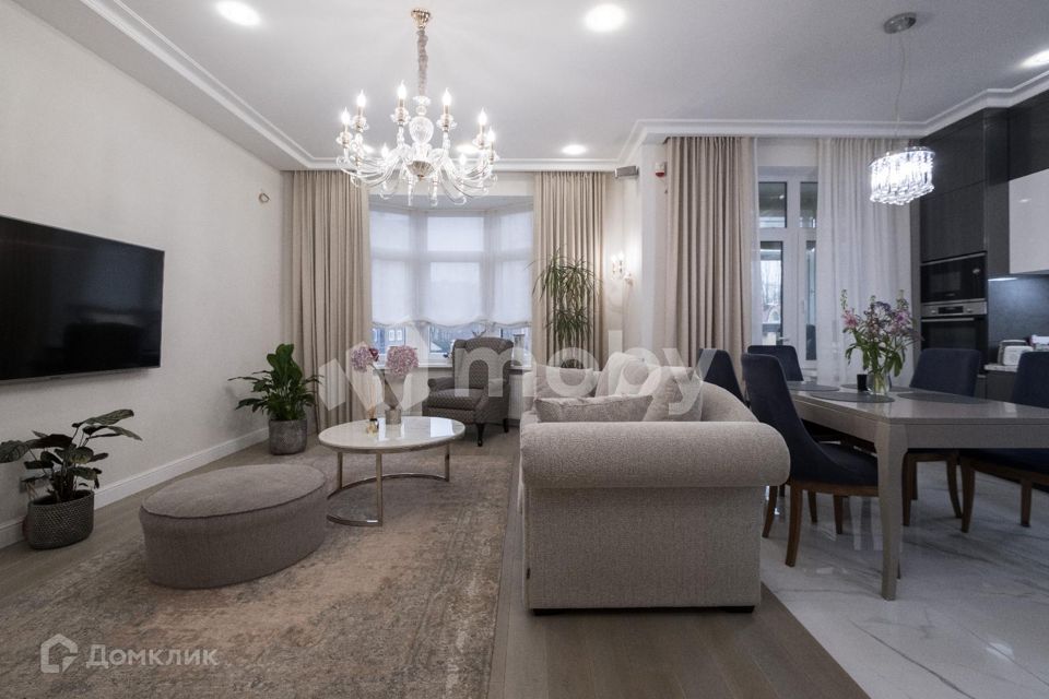 Продаётся 3-комнатная квартира, 122 м²