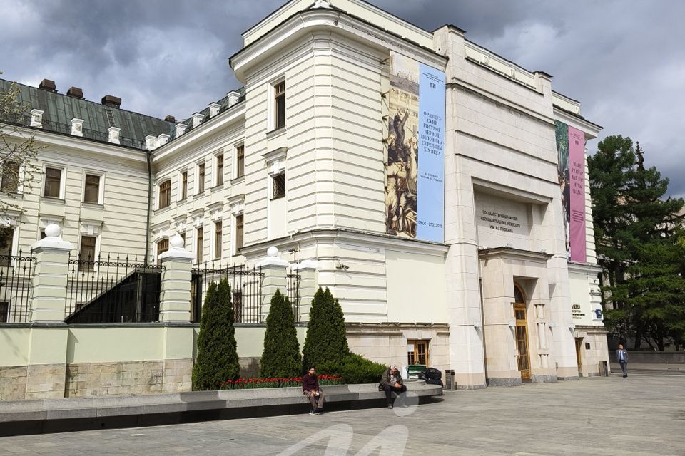 Продаётся 3-комнатная квартира, 101.7 м²