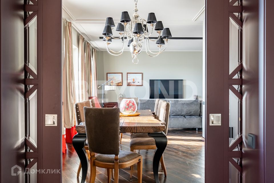 Продаётся 6-комнатная квартира, 206 м²