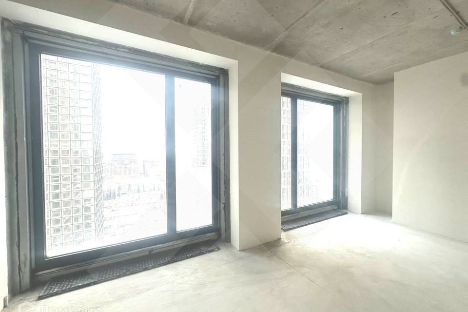 Продаётся 4-комнатная квартира, 132 м²