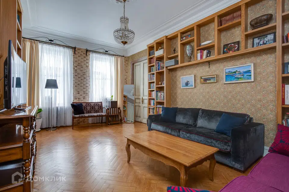 Продаётся 4-комнатная квартира, 125 м²
