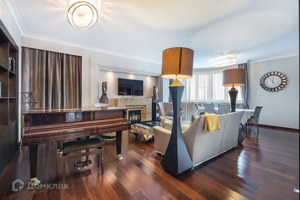 Продаётся 4-комнатная квартира, 151 м²