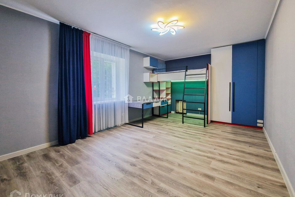 Продаётся 4-комнатная квартира, 190.5 м²