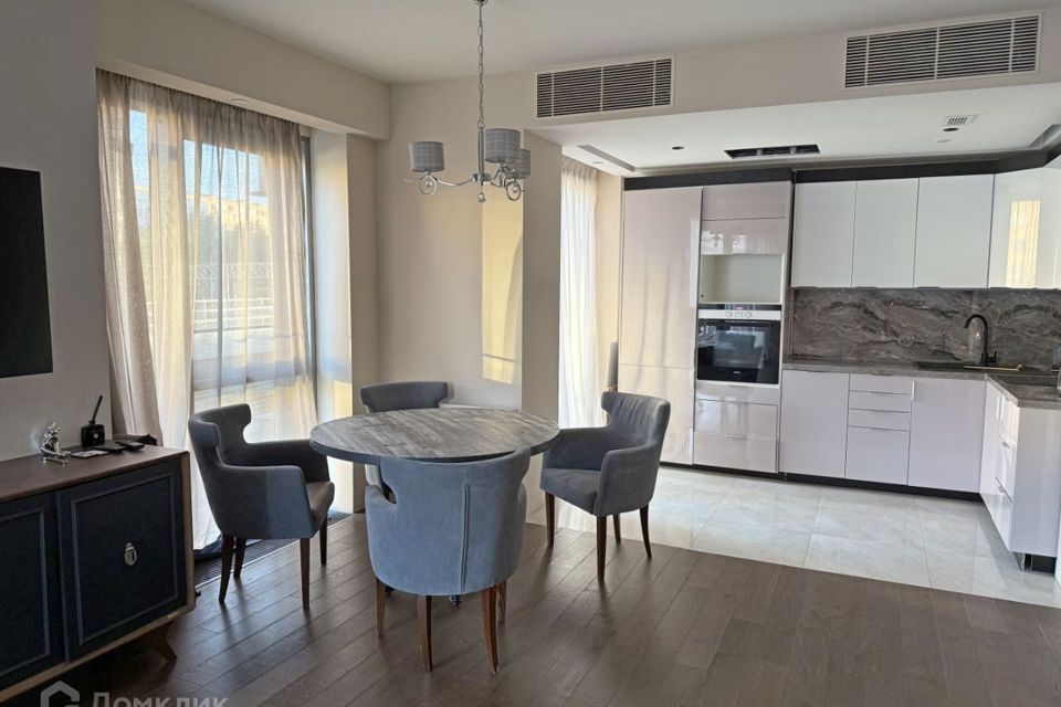 Сдаётся 3-комнатная квартира, 94 м²