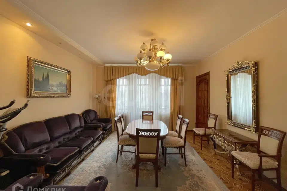 Продаётся 4-комнатная квартира, 156.5 м²