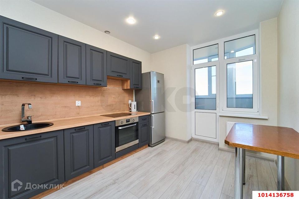 Продаётся 1-комнатная квартира, 42 м²