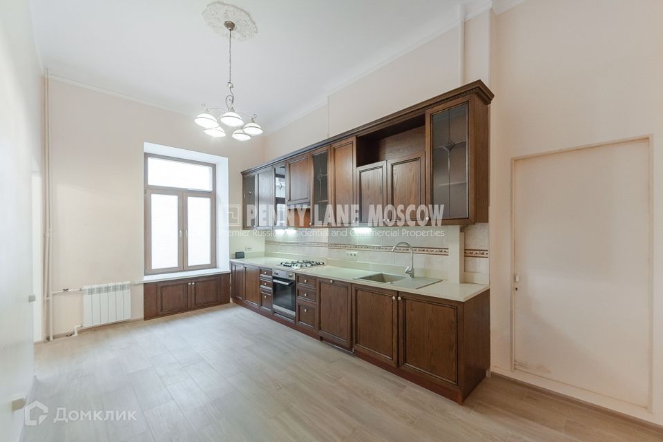 Сдаётся 6-комнатная квартира, 250 м²