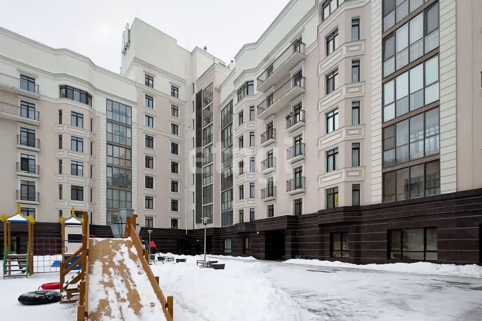Продаётся 4-комнатная квартира, 155 м²