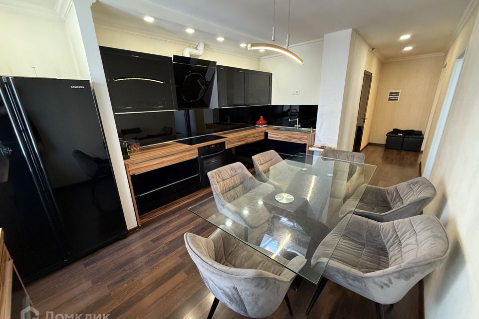 Продаётся 3-комнатная квартира, 115.4 м²