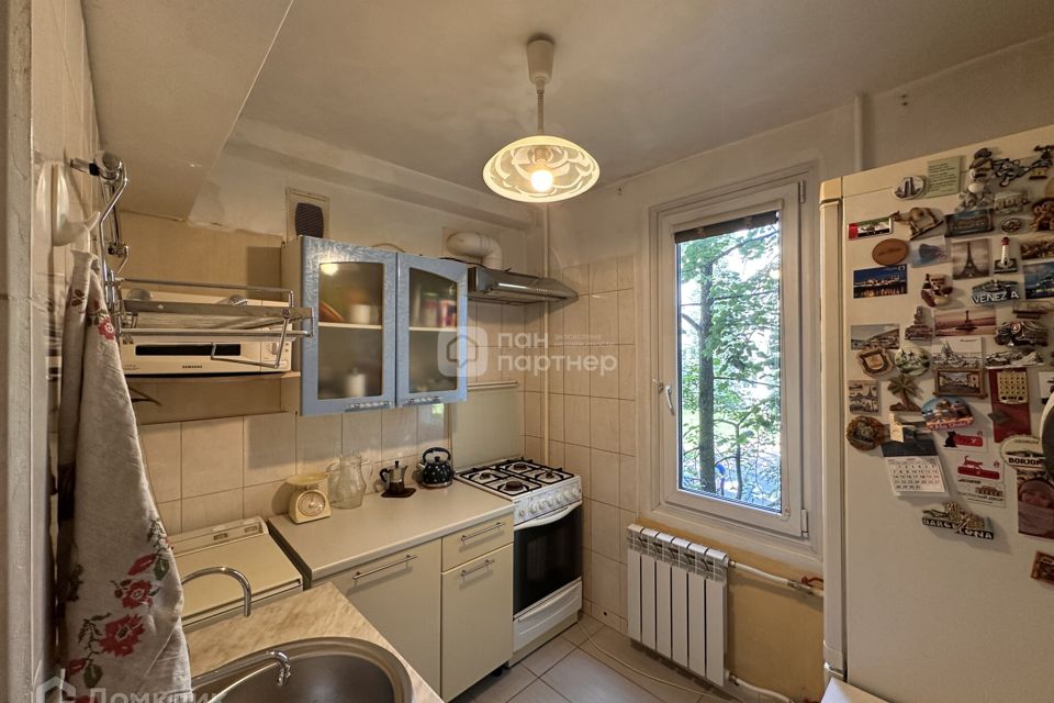 Продаётся 4-комнатная квартира, 49 м²