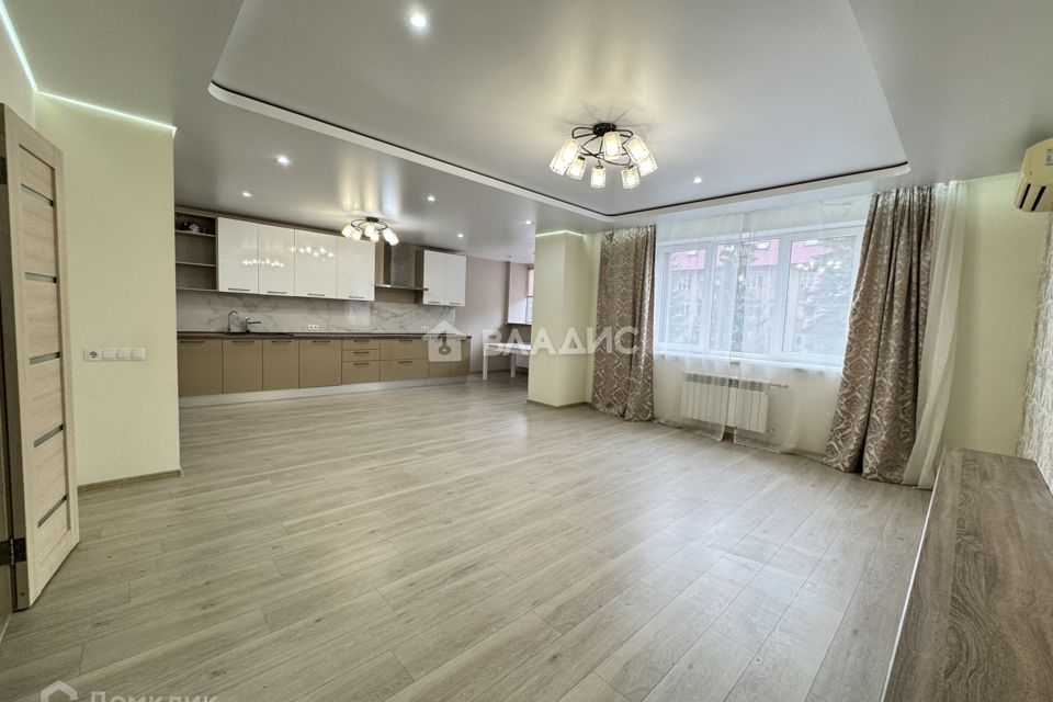 Продаётся 4-комнатная квартира, 141.2 м²