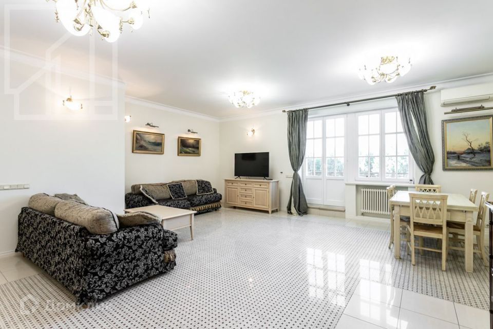 Сдаётся 5-комнатная квартира, 215 м²