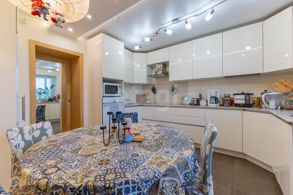 Продаётся 3-комнатная квартира, 90 м²